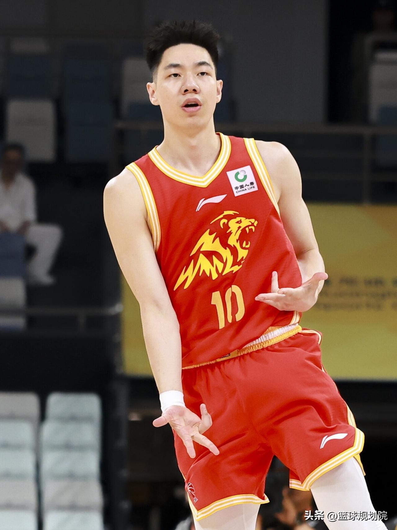 辽宁队啥时候这么宽裕了？朱俊龙也要拿下？

首先声明，辽篮追逐朱俊龙这事我一开始