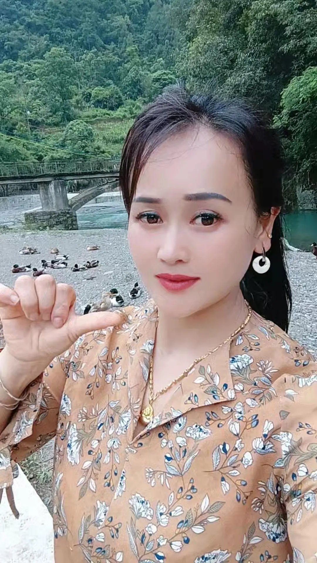 我以前很苦，现在想通了，人生短短几十年，开心最主要。。