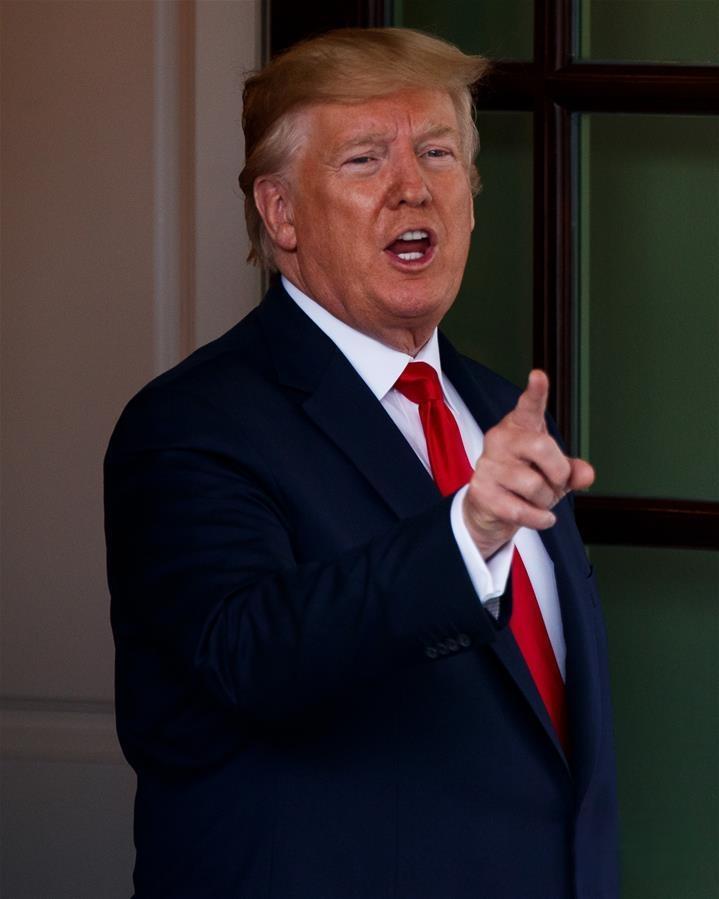 【特朗普能把美国忽悠成什么样吗】
        特朗普还真有把美国忽悠的找不着