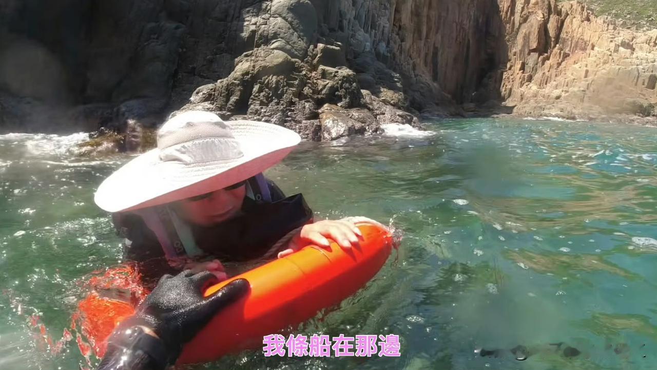 香港渔民荒山野岭勇救两名内地游客 

香港一位老友经常出海打鱼，一边拍视频，几天