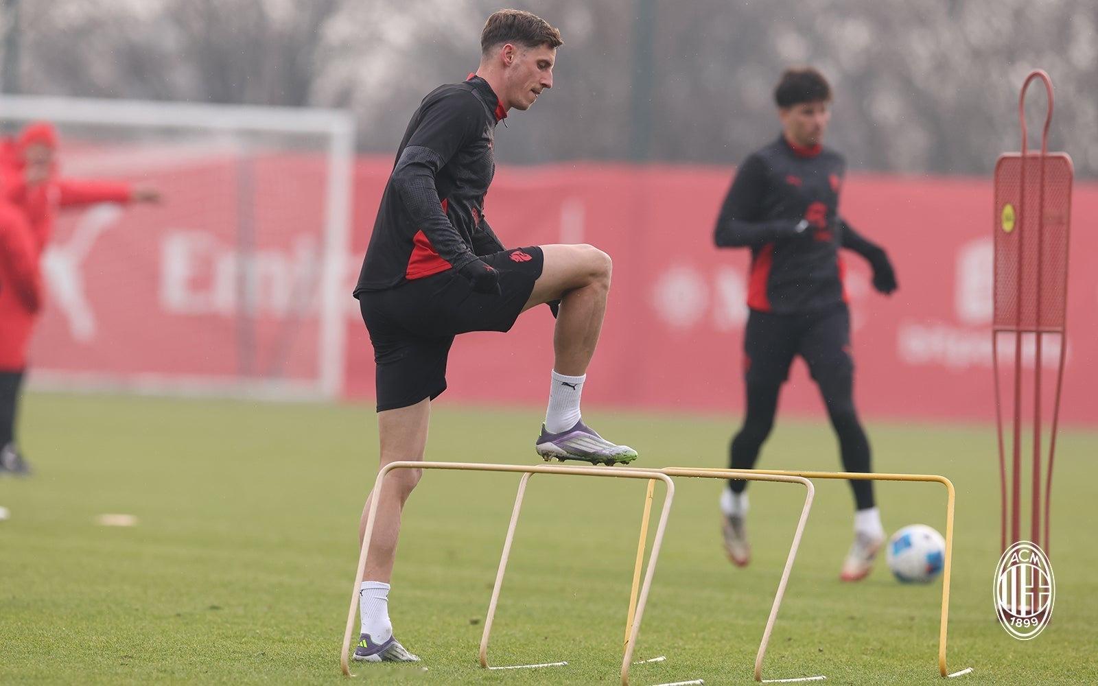 【训练组图】 🔴⚫️ 今日Milan Futuro的训练备战。💪🏻semp