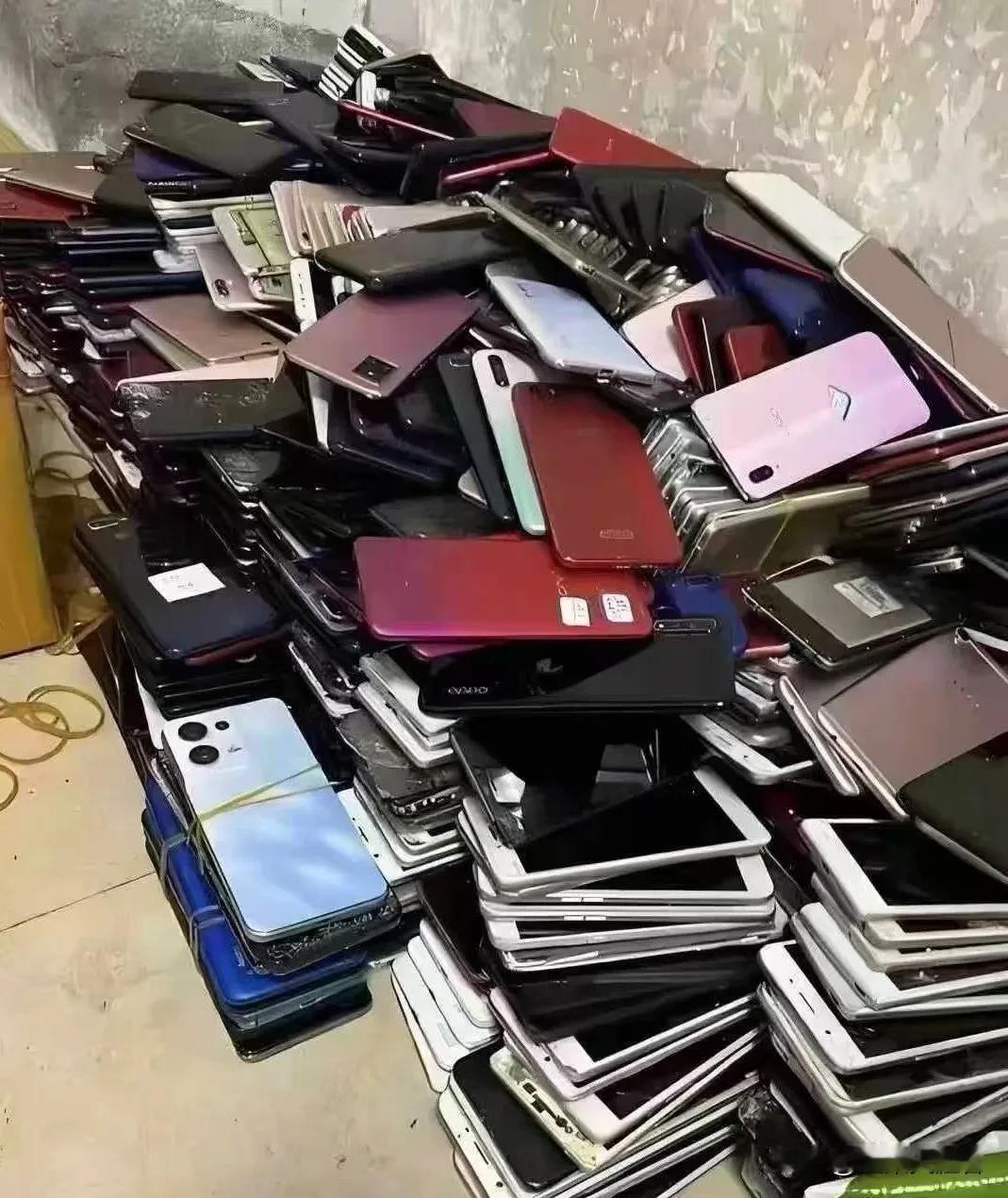 想问下大伙，家里淘汰的旧手机都是怎么处理的？

现在街上到处摆高价回收旧手机的摊