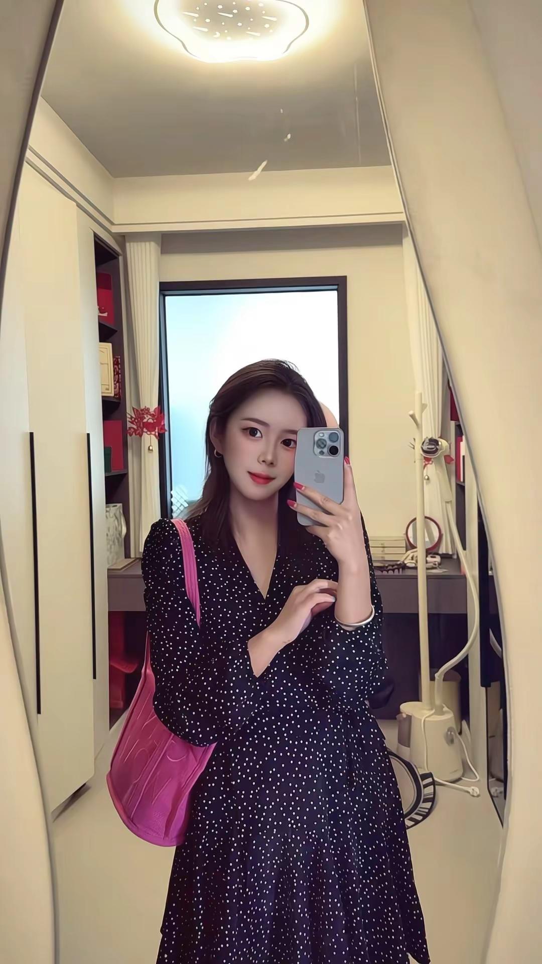 搂席时间到了 该出发了碎花小黑裙 碎花裙ootd 情绪感ootd