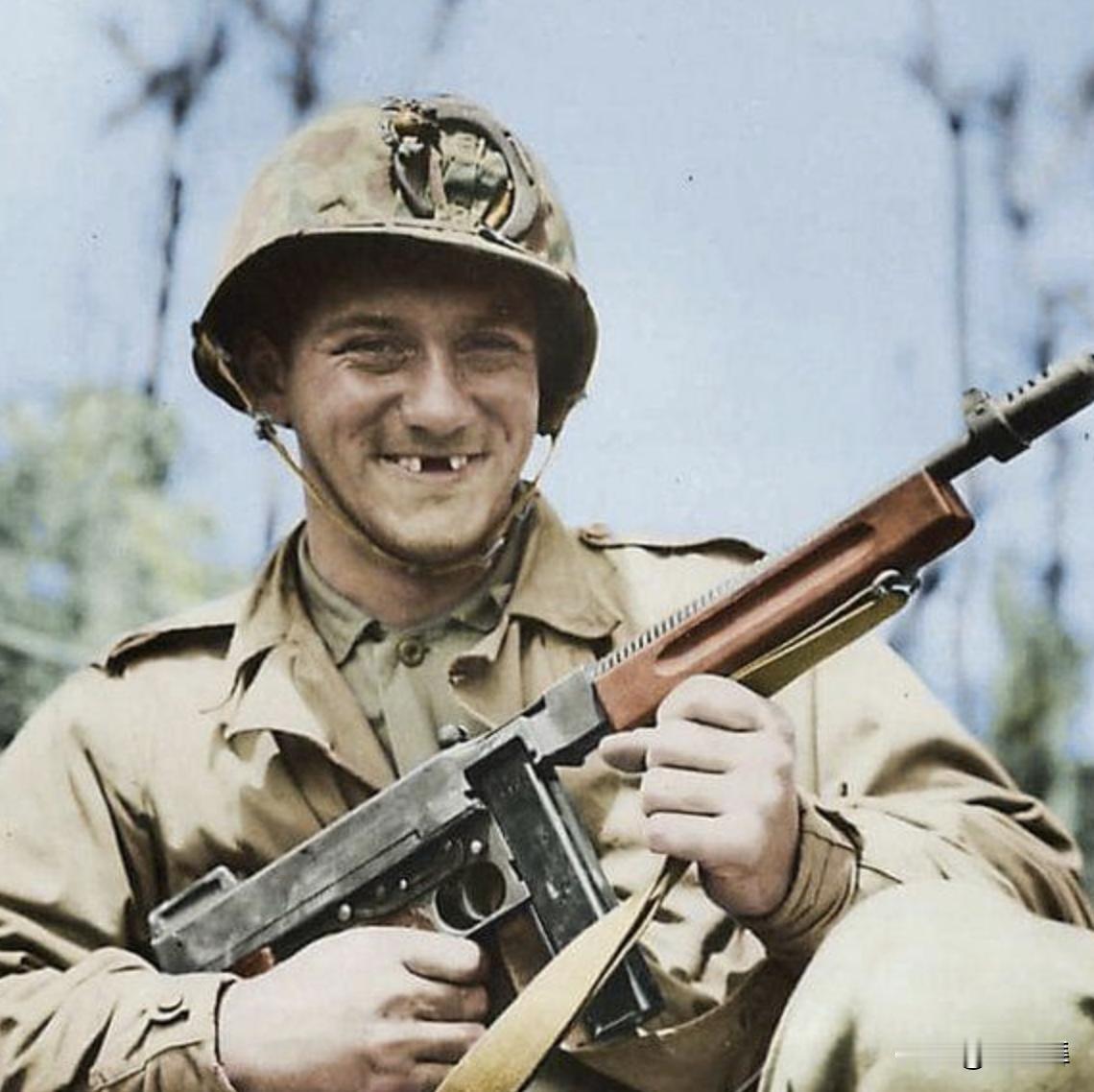 很多西方国家，觉得马蹄铁能带来好运。
有两种传说，一，耶稣出生于马厩，二，耶稣和