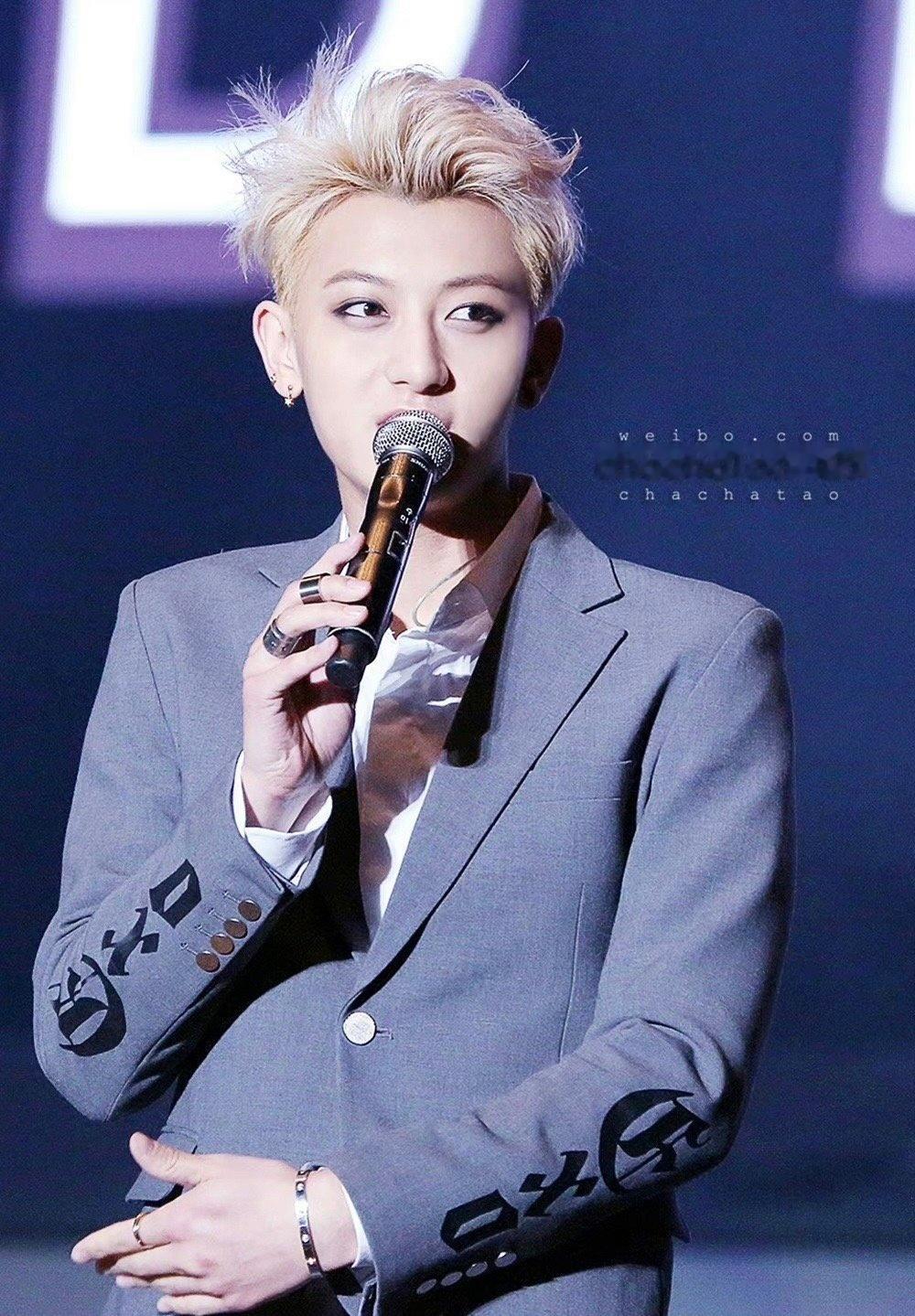 黄子韬要在跨年晚会重回颜值巅峰  黄子韬为了跨年舞台也是拼了 黄子韬昨晚和鹿晗连