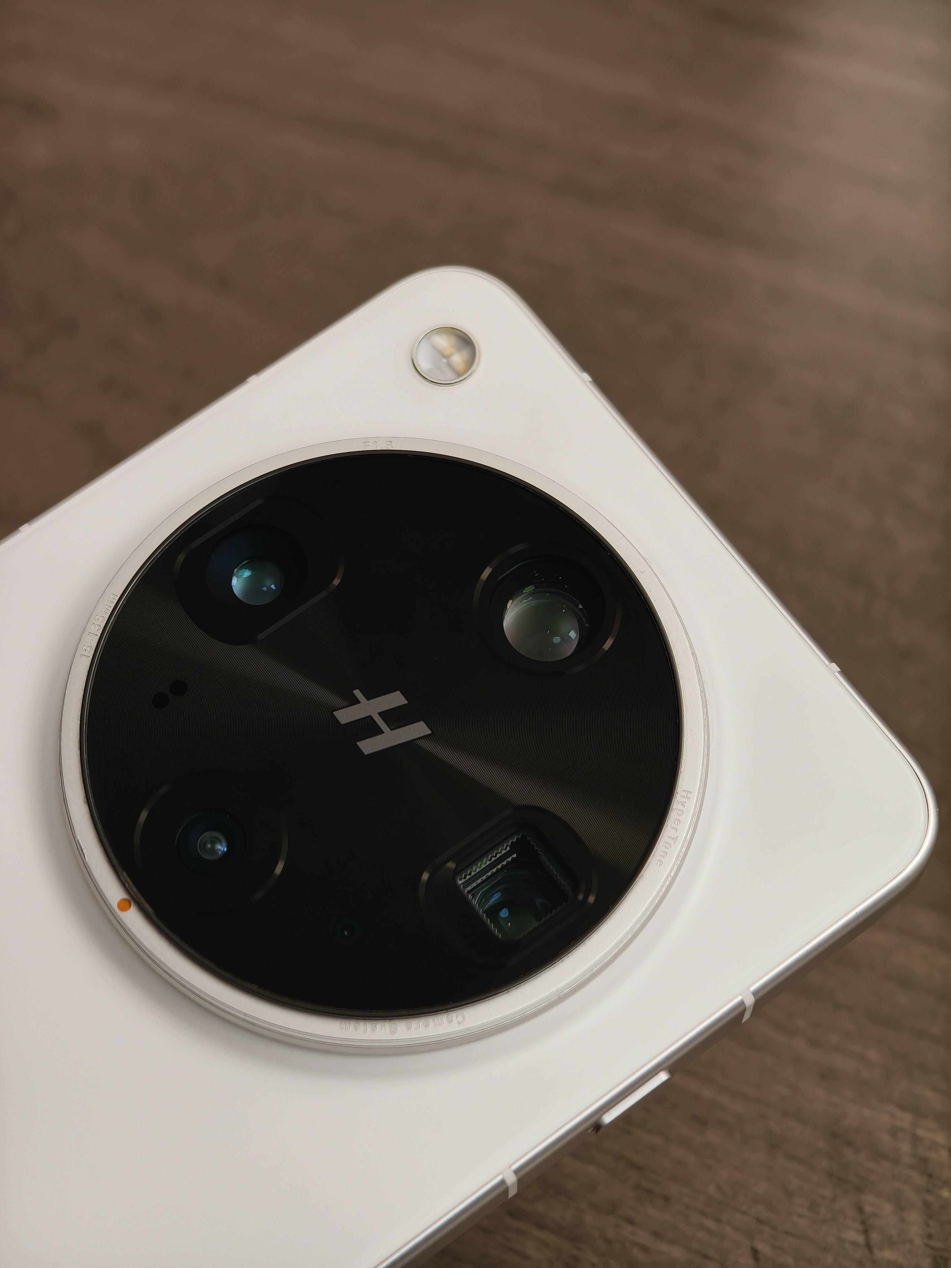 捏马 喜提 Find X8 Ultra 长焦进灰[微笑] 怎么能他妈进这么多灰的