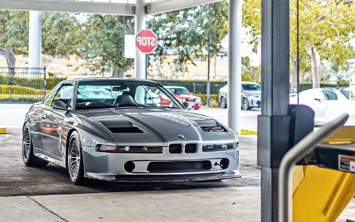 宝马8系很少见，这台E31放弃了原车V12引擎，改装更换为E60 M5的S85 