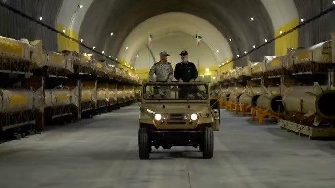 伊朗真是承诺行动，已经63轮弹道导弹打击。为什么，所有人都看明白了，以色列空军战