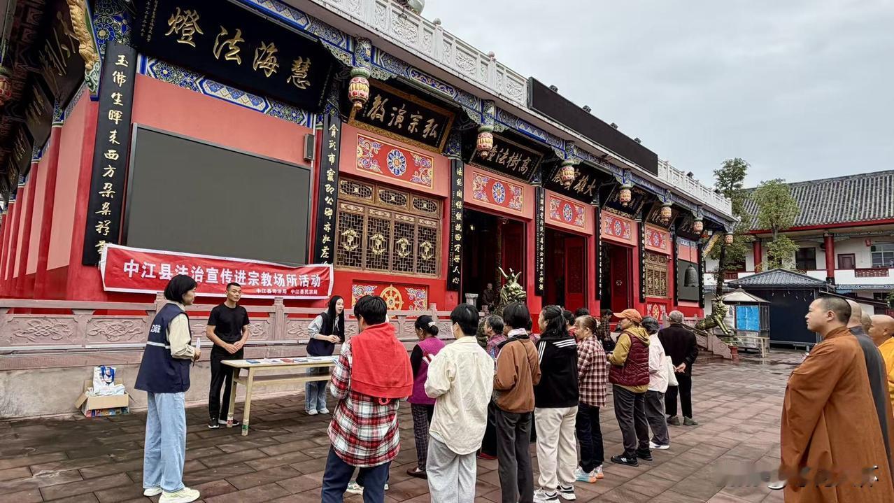 玉米是长在顶上还是腰上? 之前跟朋友打赌输了两杯奶茶，就是赌玉米到底长在顶上还是