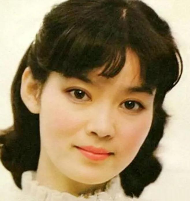 1979年，演员潘虹和米家山结婚1年，就和导演杨延晋传出绯闻。杨延晋的妻子洪融知