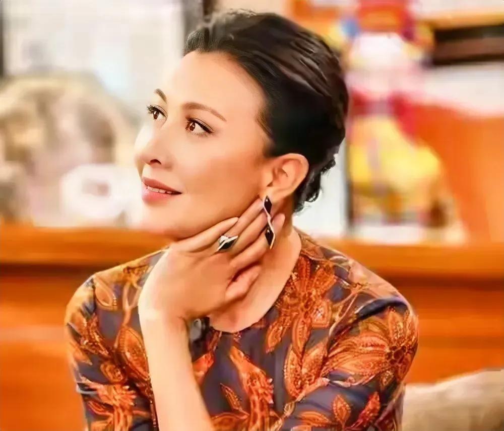 刘嘉玲说她和梁朝伟吵架，梁朝伟从来不哄她。她说他们吵架几乎到了要动手的程度。但梁