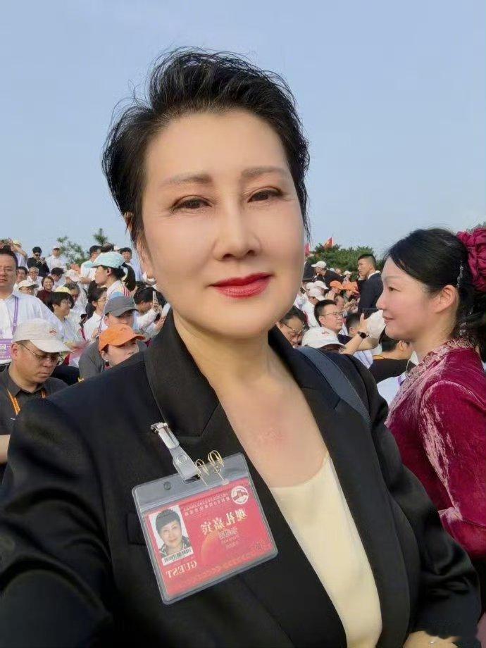 平等的羡慕每一位可以去现场观礼的人[捂嘴哭]去现场观礼的明星 ​​​
