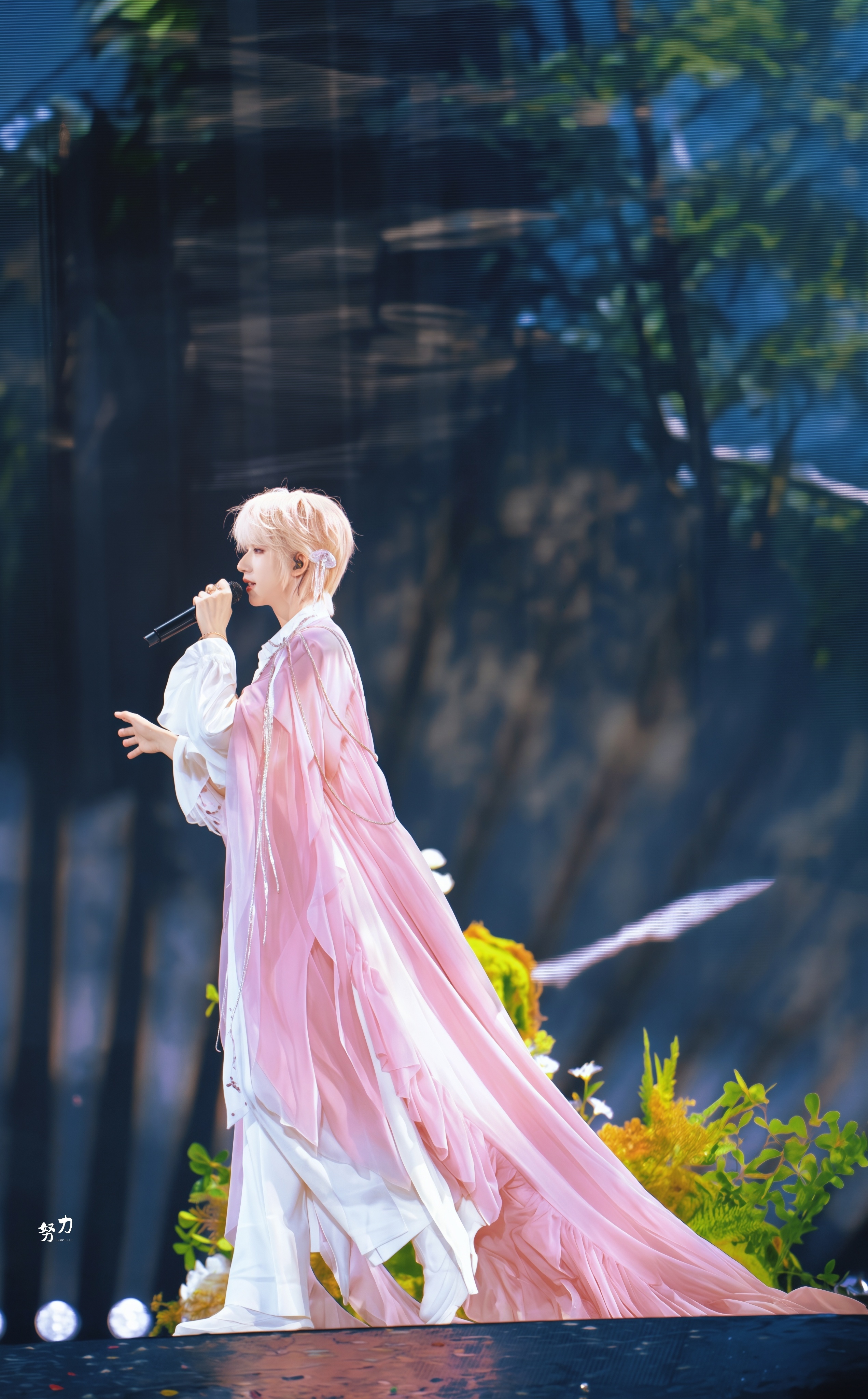 贺峻霖贺峻霖五十公里桃花坞6💚贺峻霖百度网盘代言人每个梦都波澜壮阔，每个我都高