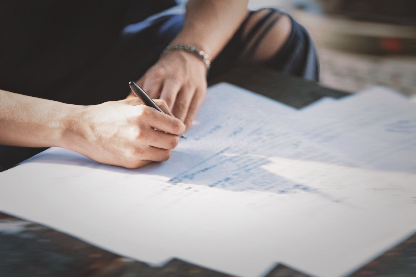 何与苏感 看何与演靳朝，终于懂什么叫“苏感天成”！单眼皮下的深情眼神