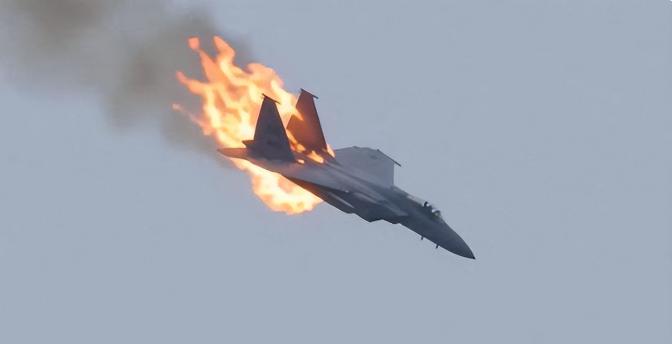 美军F-15E被伊朗击落，戳破防空清零谎言。
 
美以打击伊朗境内目标后，对外公