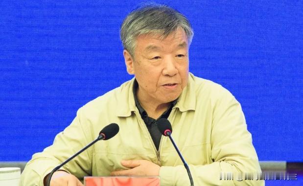 2013年，卢展工因职务变动即将离开河南，河南的民众对他依依不舍，在他主政河南期
