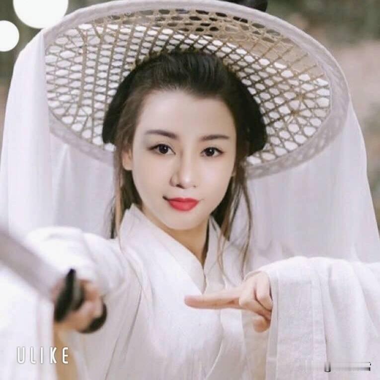 冬日生活打卡季 古装美人，手持利剑，英姿飒爽！