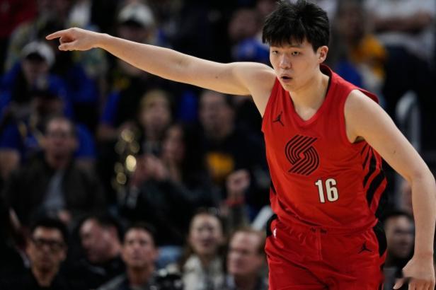 【菜鸟】杨瀚森3分半1走步 康神24分11板&三分5中4 乐福22分7助 