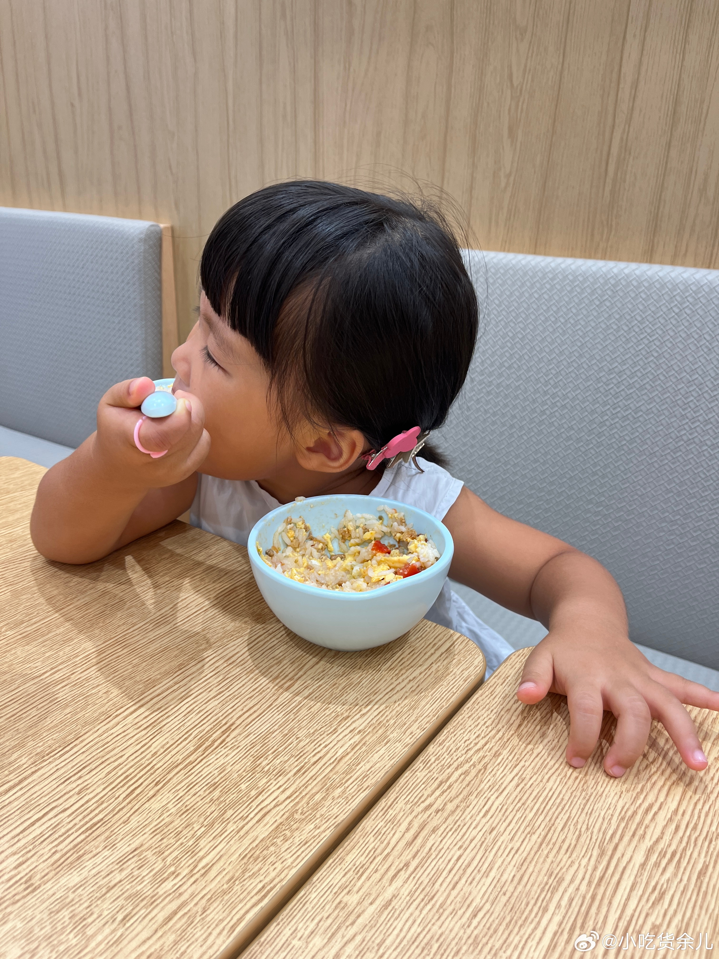 没力气煮，来楼下吃点，这种称重餐饮，没有什么适合娃吃的，都是辣的，除了鸡蛋还有青