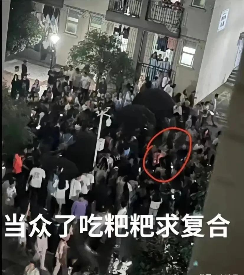 现在的大学生都怎么了？竟然做出这样炸裂三观、污人视听的事情！谁能想得到啊！

1