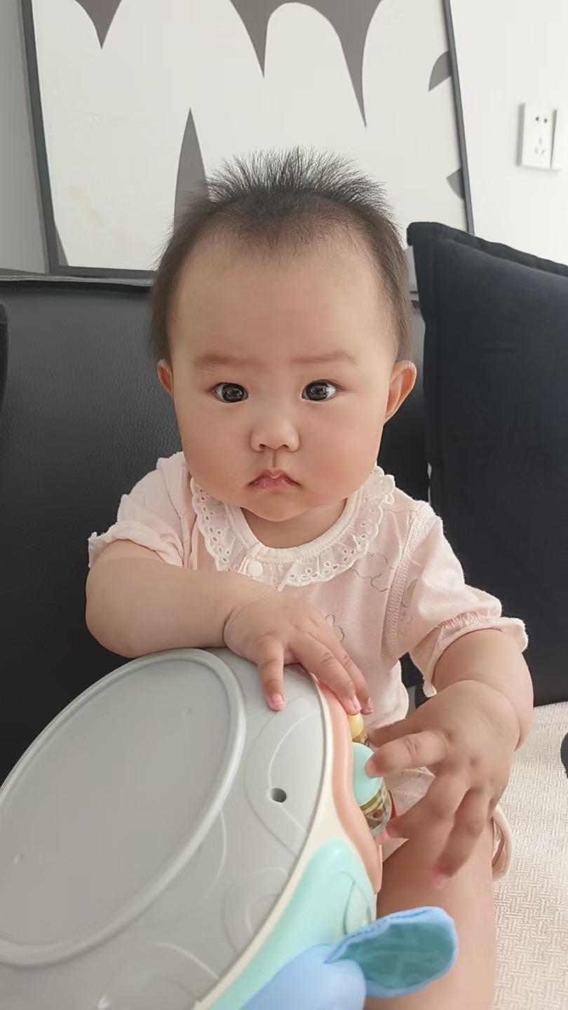 剃光头后，头发长得好慢，快点把长发留出来！