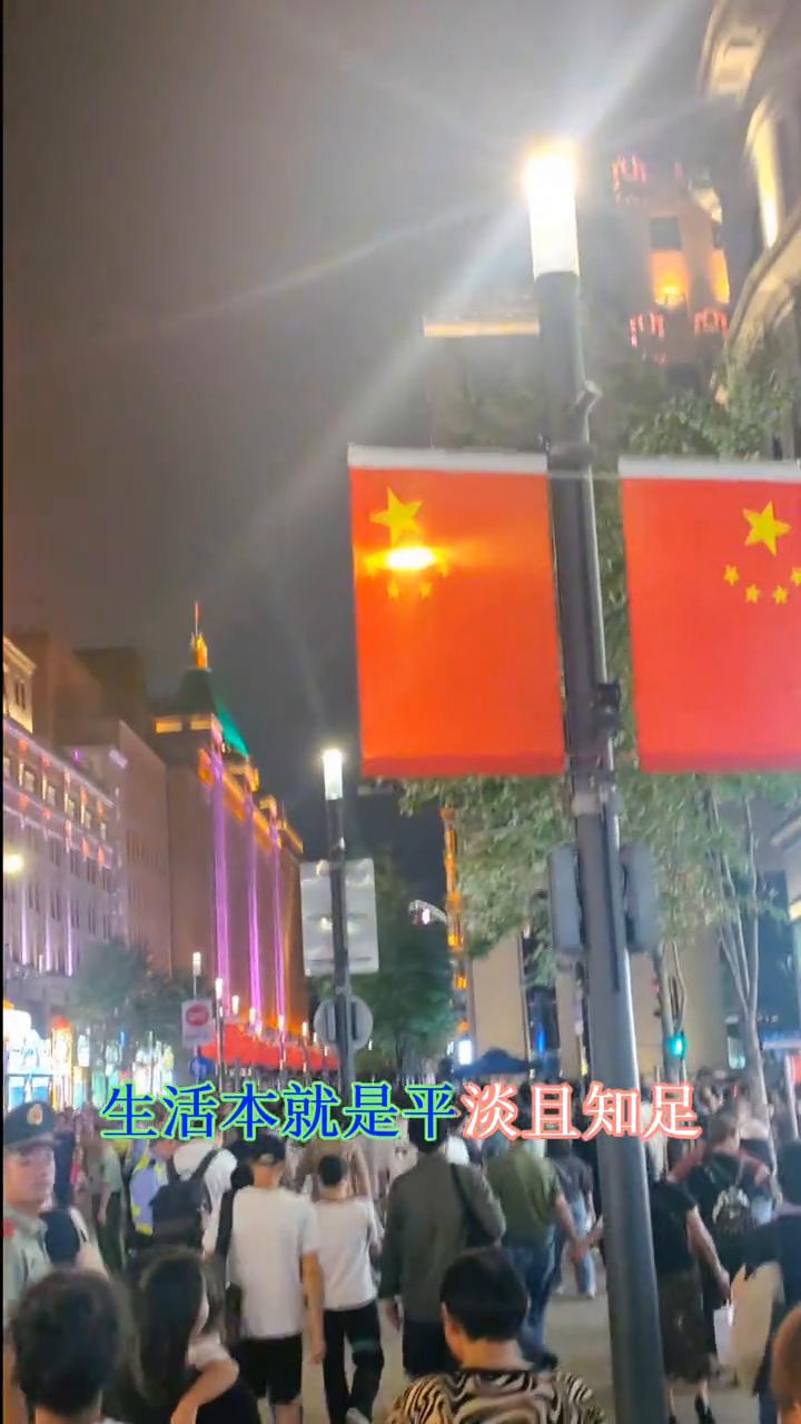 平凡的一生。
不要老想着做什么大事，我们都是一群高欲望、低收入的蝼蚁。一辈子下来