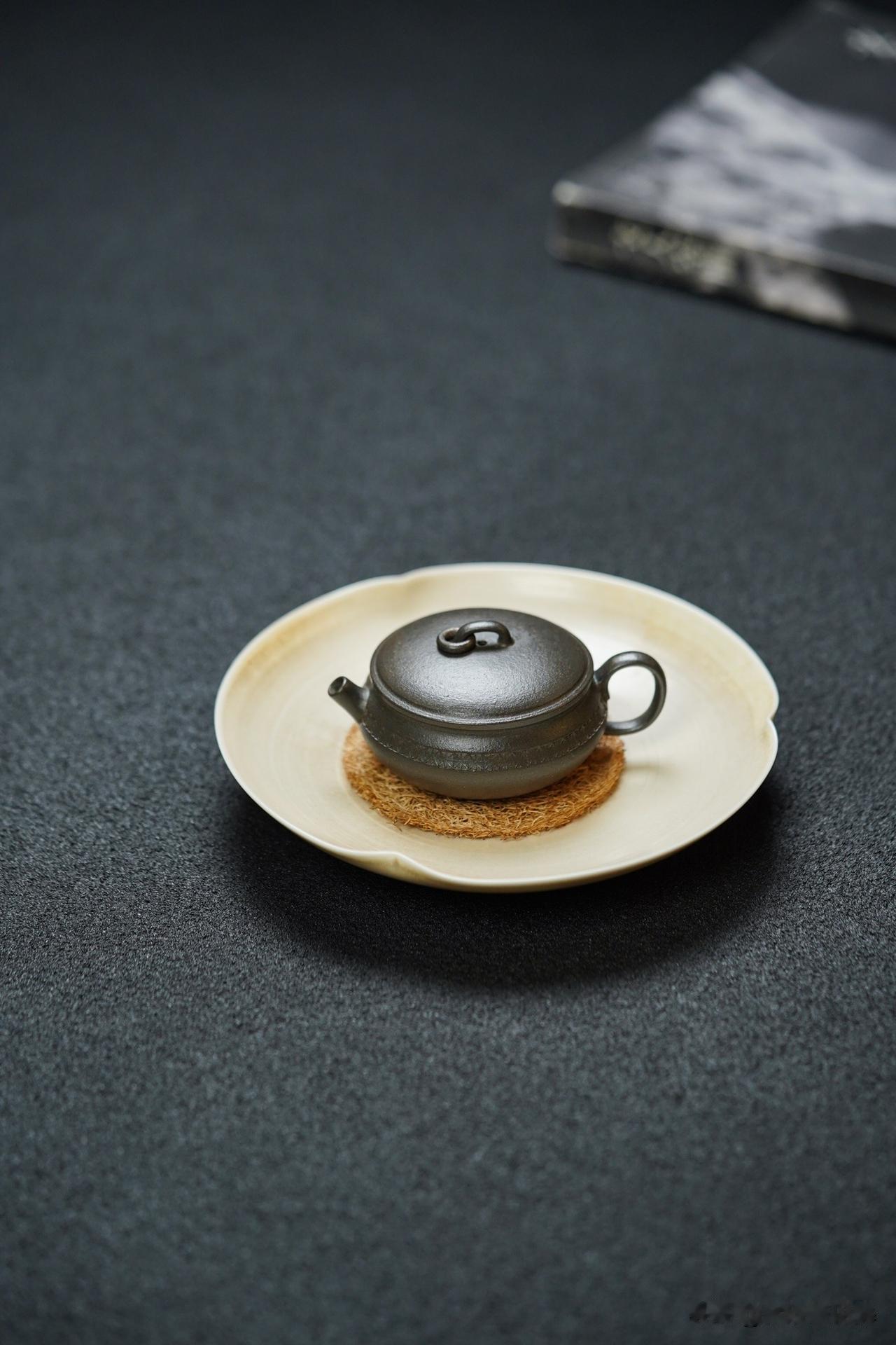 随着对砂艺热潮的兴起，传统的茶文化与陶文化的推广，热爱紫砂艺术的人士日益众多。较