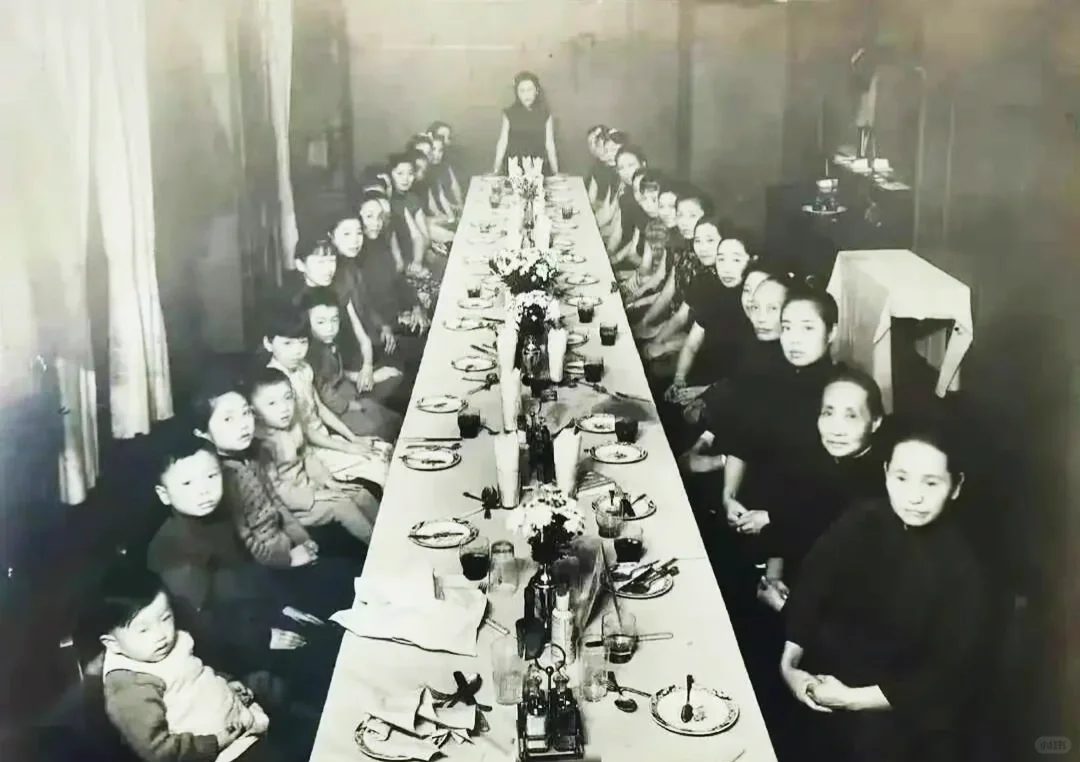 荣家聚餐｜1920年