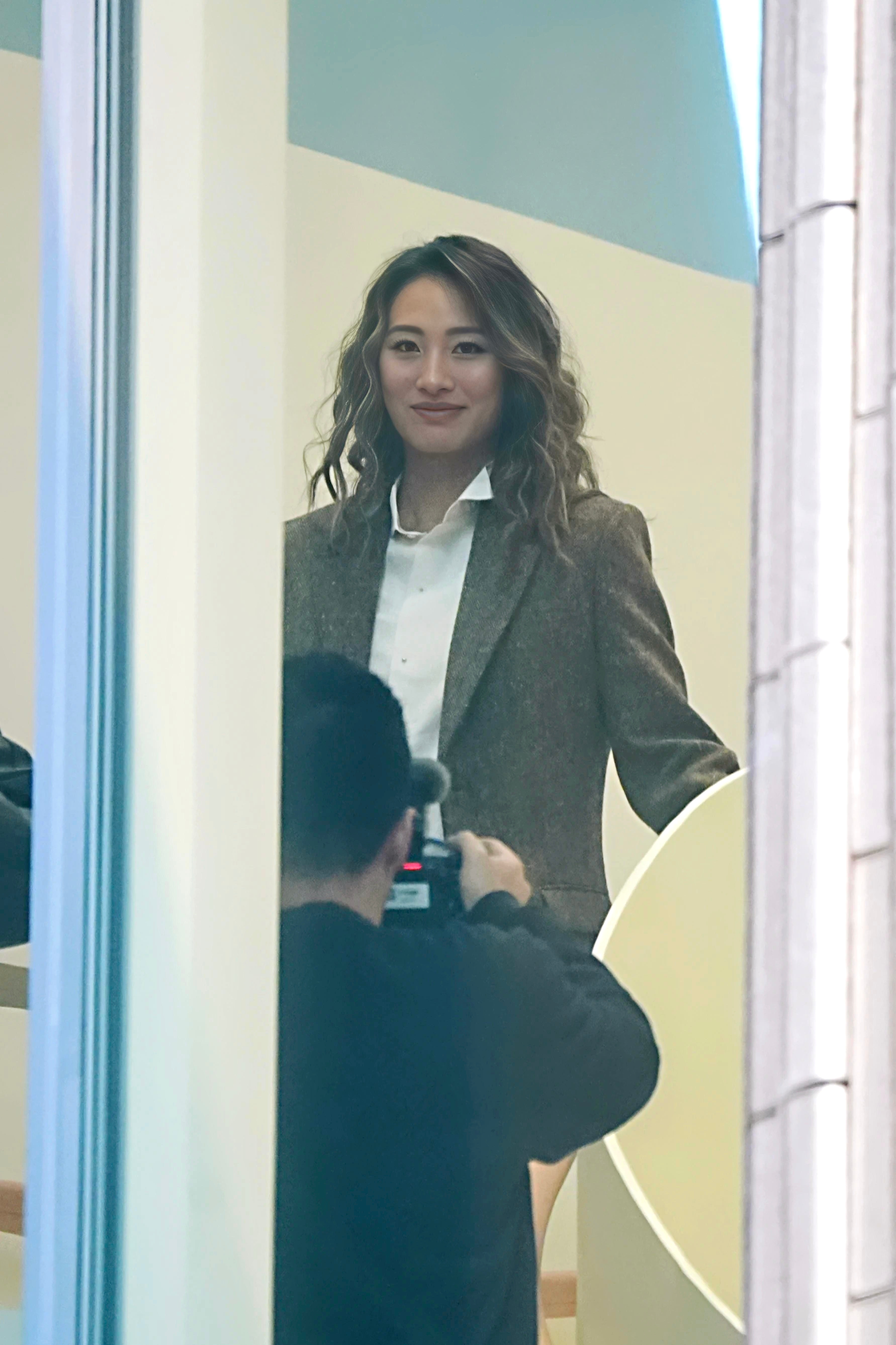 郑钦文帅气西装 郑钦文一身帅气西装亮相活动，霸道女总裁既视感😎另外，小郑表示会