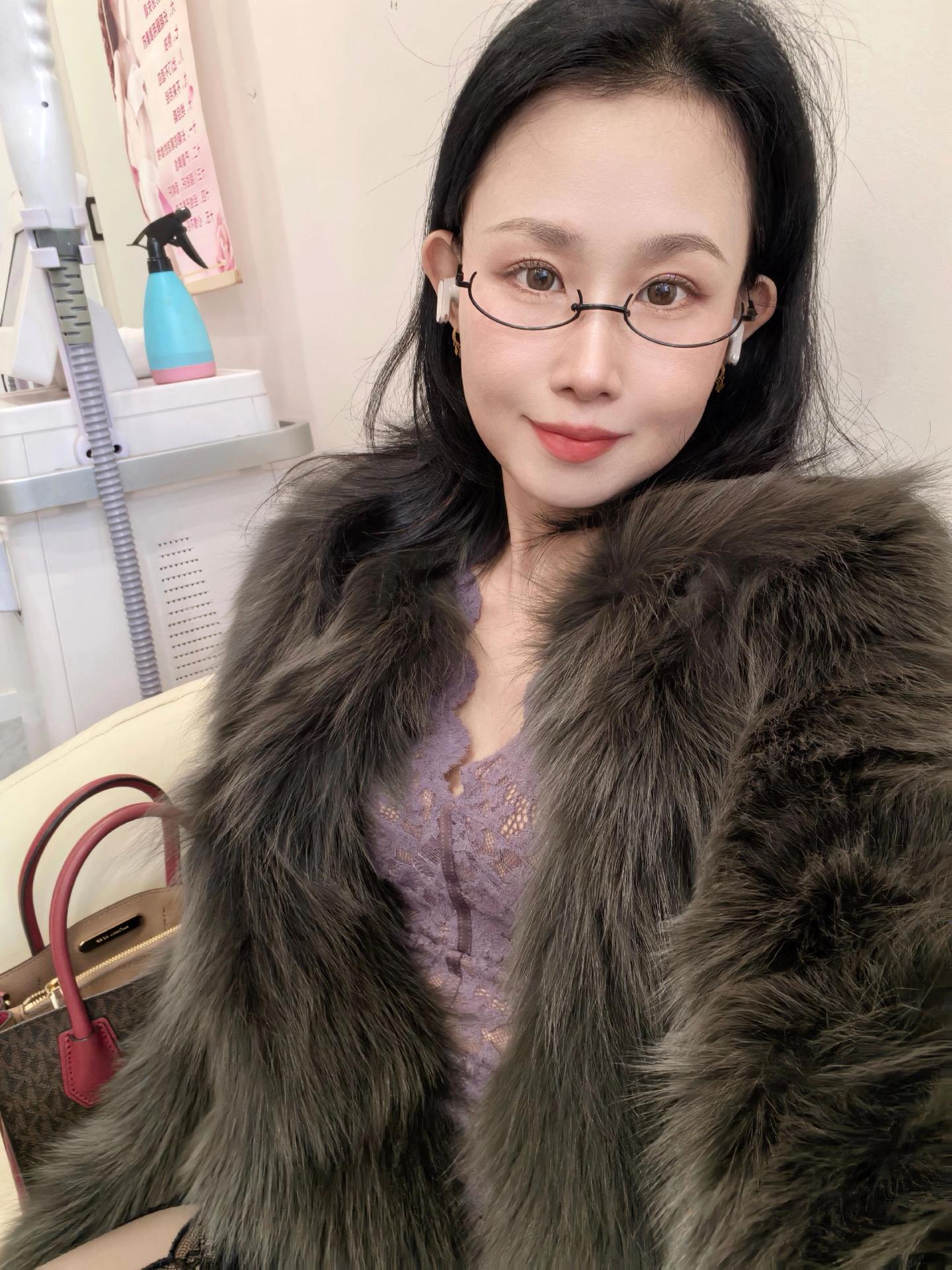 蜜妮。42岁自信元气满满每一天