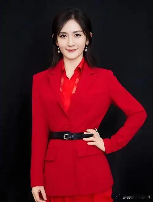 4月11日，谢娜发文正式宣布将举办个人演唱会《快乐万岁·我们的青春》，消息瞬间引