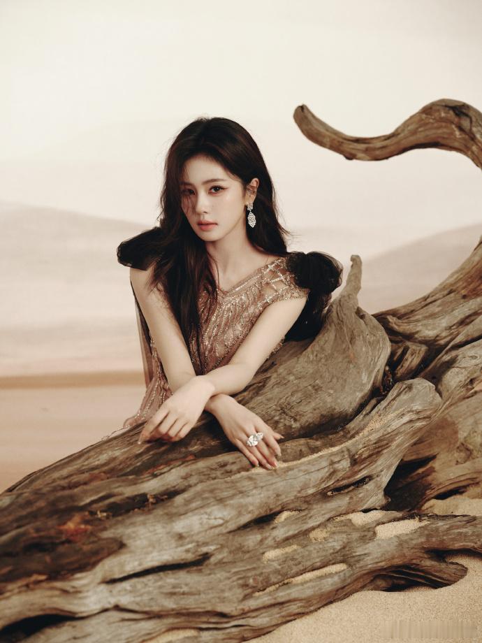 白鹿柳智敏 蛇塑白鹿蛇塑 刷到好多蛇塑的讨论，感觉没必要硬套人设，白鹿有自己的风