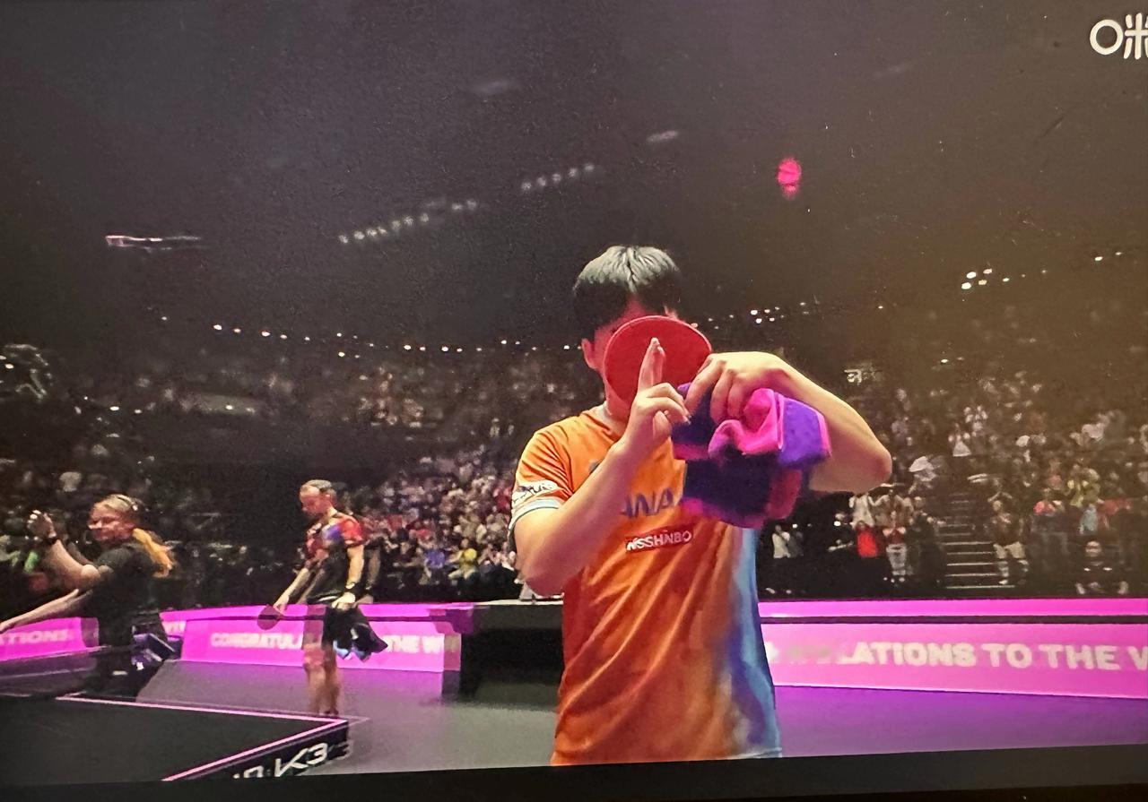 大胖小子竟然遛了高茨叔了，
松岛辉空🇯🇵晋级男单四强！
昨日午夜，一场WTT