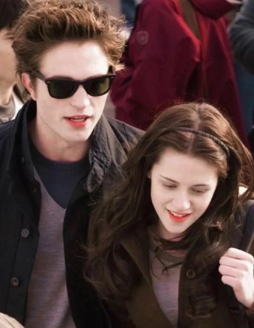 公认是烂片你却很喜欢的电影暮光之城应该可以算一个吧，抛开剧情，男帅女美