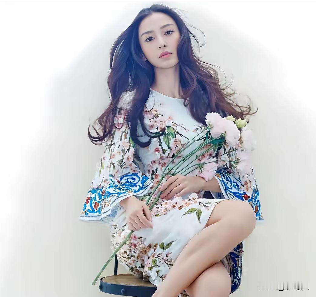 黄晓明真是身在福中不知福，杨颖这么漂亮，非得和人家分手。杨颖这性感纤细的小脚，太