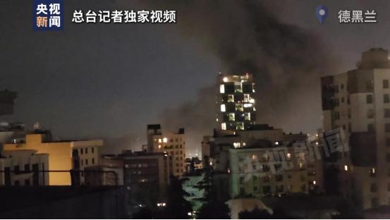 伊朗德黑兰大半夜的，上空突然“哐哐”炸响，火光都把夜空照得跟白天似的，防空系统也