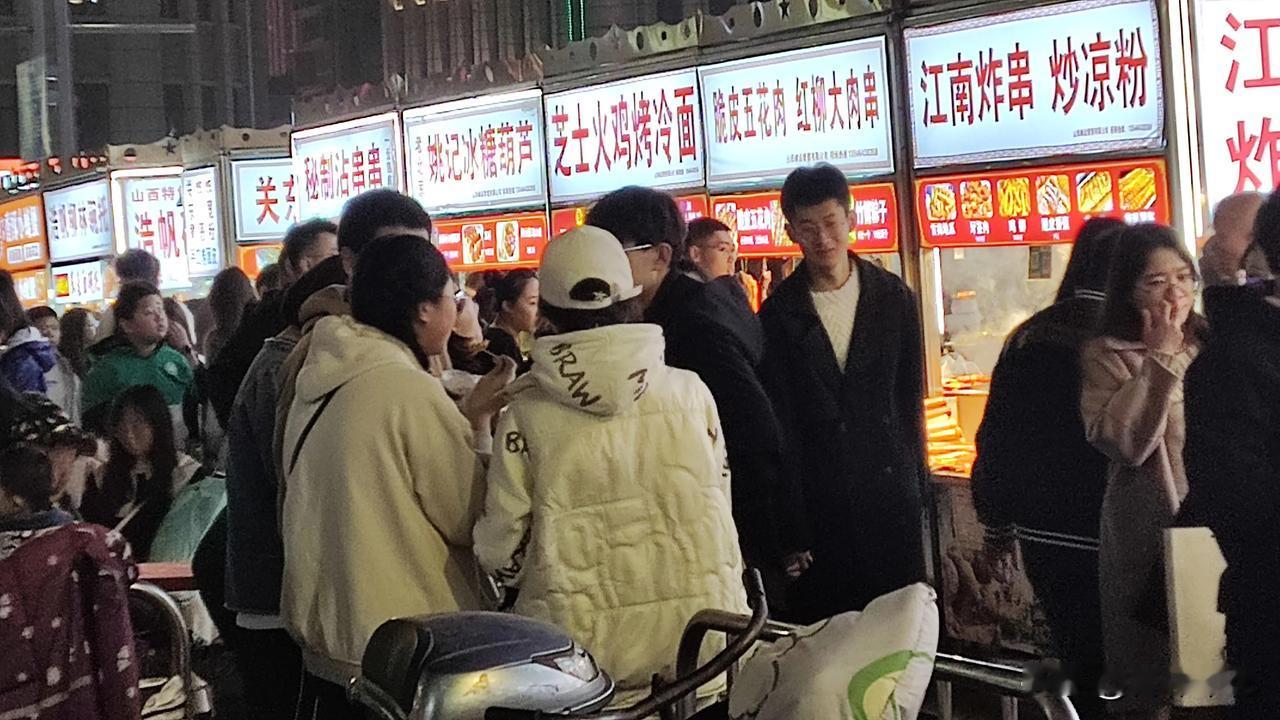 秋天的背影离我们越来越远，冬天的脚步离我们越来越近。
虽然是初冬时节，但是，太原