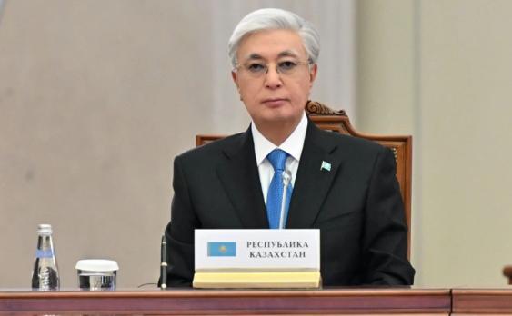 哈萨克斯坦一点面子也没给俄罗斯，普大帝脸都黑了！托卡耶夫在俄罗斯圣彼得堡出席欧亚