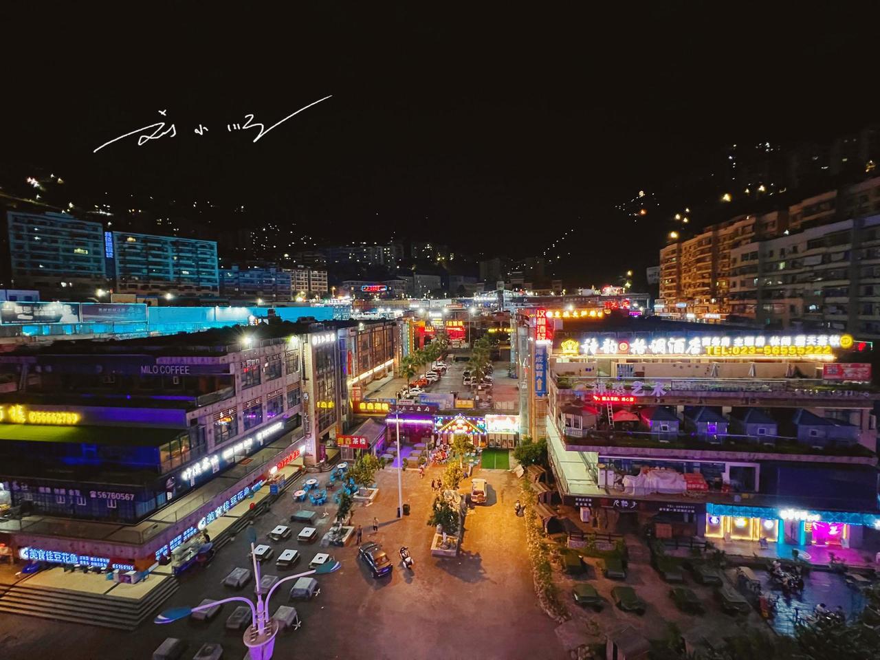 实拍奉节夜景，高楼林立，灯火辉煌，没想到重庆郊县夜景也这么美？

大家都知道，重