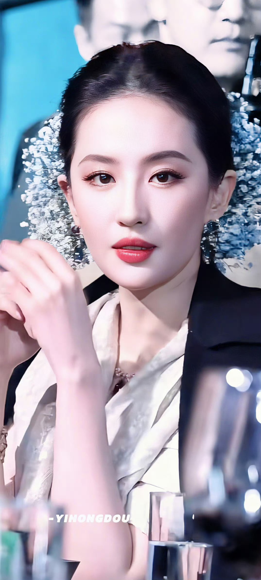 我复刻了刘亦菲满天星妆造刘亦菲满天星妆造能引发全民复刻，本质是“明星审美”对大众