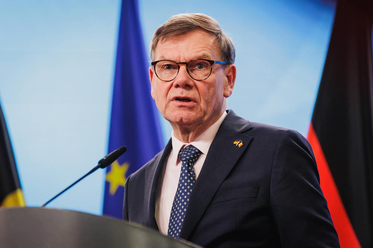 第一次世界大战是德国挑起的，但最后德国输了。第二次世界大战是德国、日本、意大利一