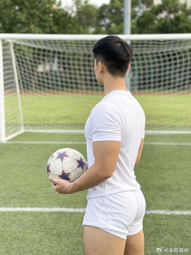 白色翘臀 ​​​