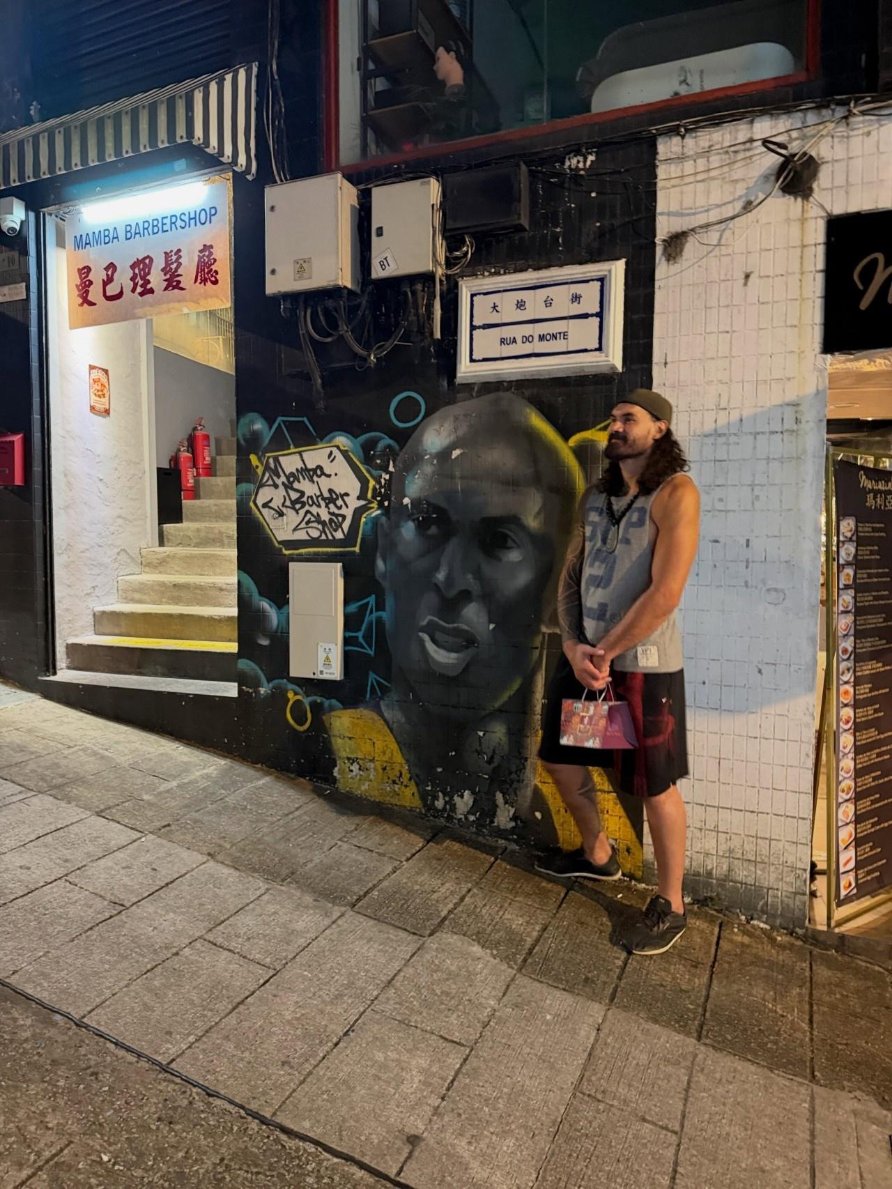 休斯敦火箭队即将参加NBA中国赛，他们的对手是德州兄弟球队达拉斯独行侠队。而最近