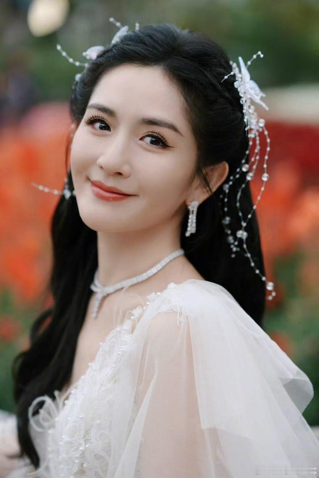 谢娜就笑得再大声一点 果然，快乐被娜姐贯彻到底，连当家都不忘快乐第一！姐姐当家 