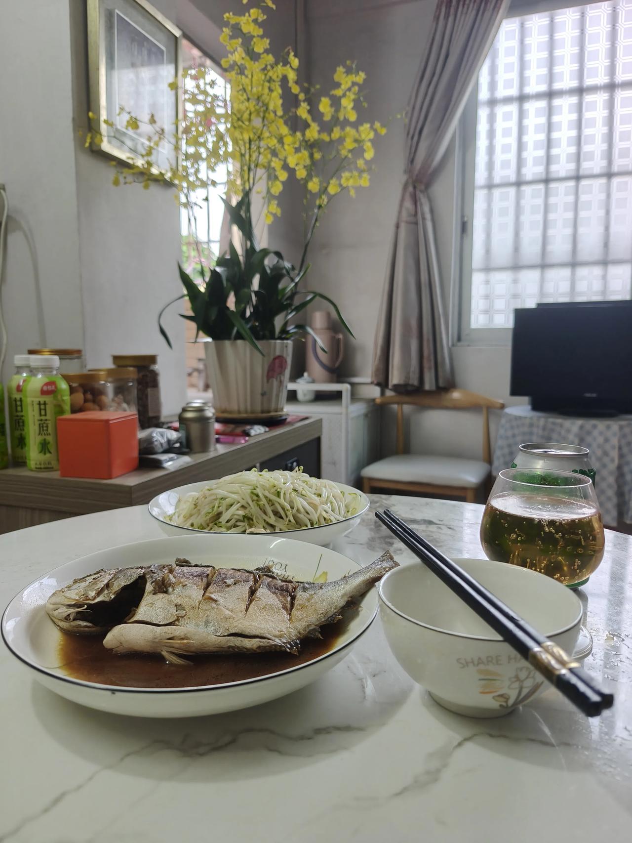 今日家常菜打卡我只是一个穷老头，今年都77岁了，现在还要在佛山的农村租房住。我一