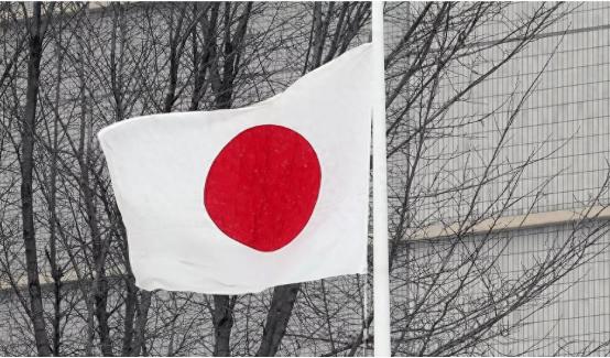 “只会死得更快！”俄警告日本：敢拿中程导弹，必遭强力军事反制。
 
2月3日，俄