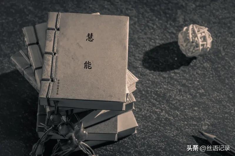 这句话说得太对了，简直是真理的化身。
 
真正的智慧，确实不是看似无所不知的狂妄