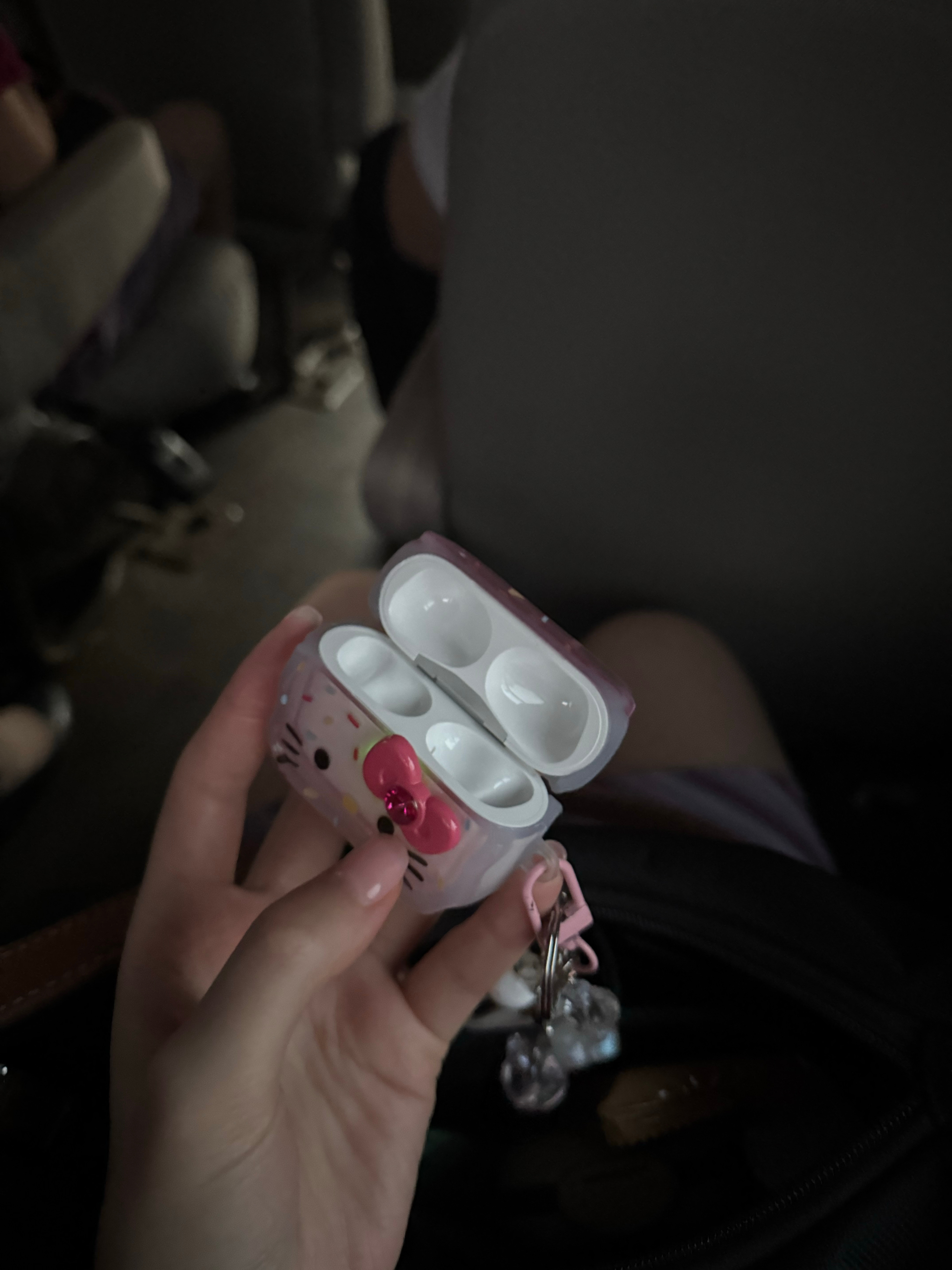 只睡了两小时 脑瓜子嗡嗡上车后才发现 孩儿你在哪…[苦涩][捂嘴哭] ​​​