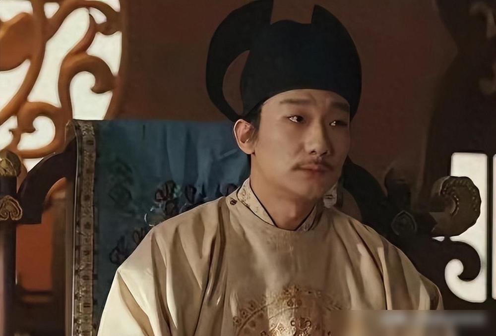 13岁钱弘佐登基，哥哥被赐死，吴越王室的水太深。
老爹钱元瓘临终前，其实看中的