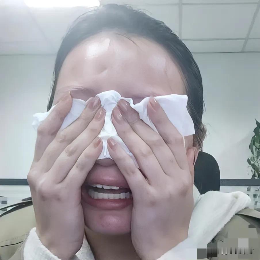 江西一 45 岁女子与 20 岁小伙9⃣️店开fang ，小伙让她先去洗澡。女子